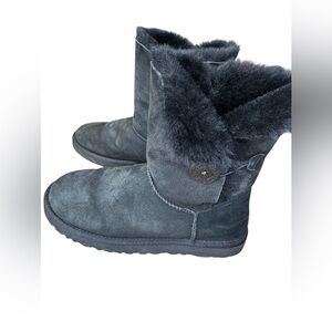 🖤 UGG Bailey Button 5803 Black Suede Shearling Boots‎ Women’s 9 🖤